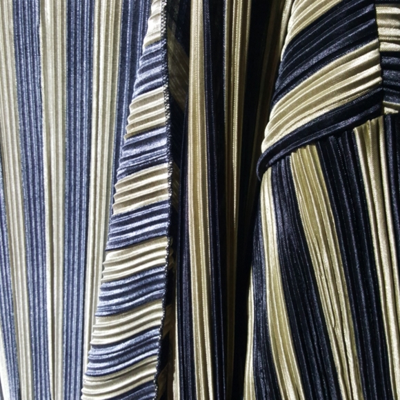 Lularoe Shirley cover up - Picture 3 of 3